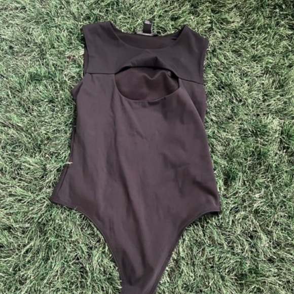 NEVER WORN - Picture 1 of 3